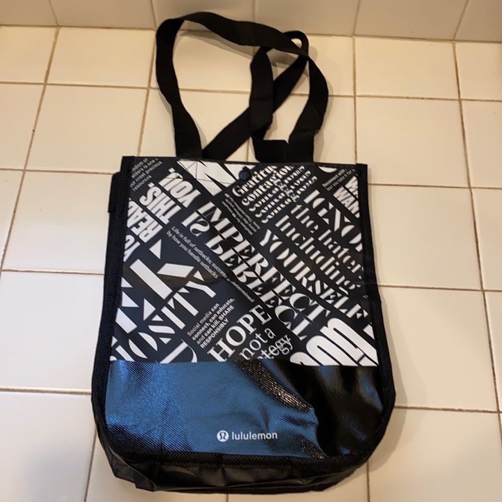 9x11” Lululemon shopping bag